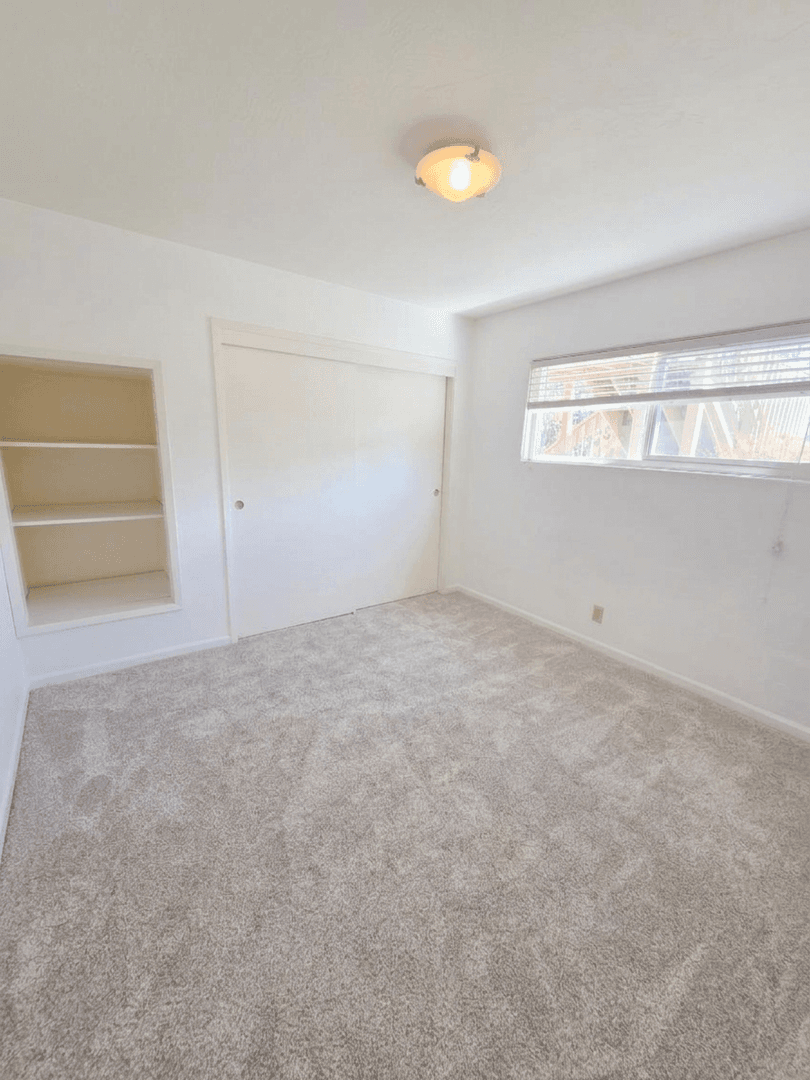 Ashland House: 495 Jennifer St