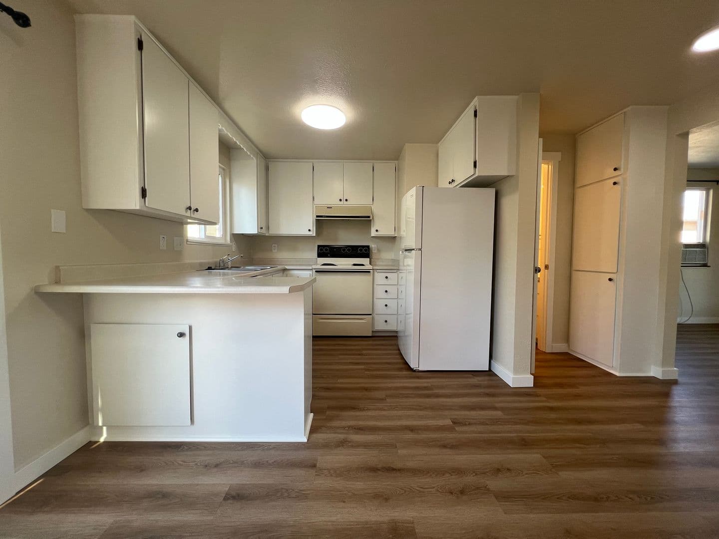 Ashland Apartment: 1069 E Main St