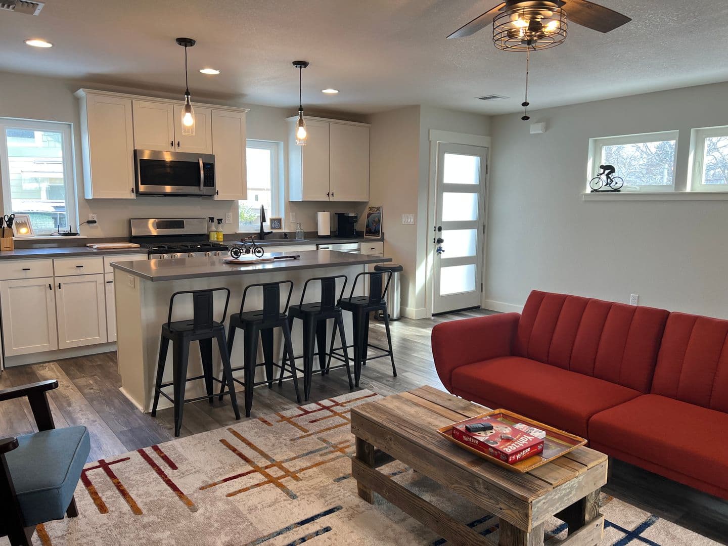 Ashland Apartment: 878 Siskiyou Blvd