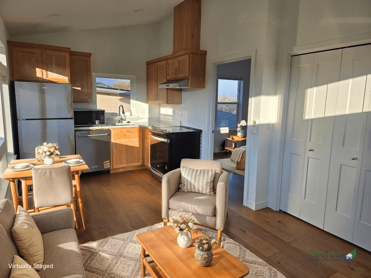Ashland House: 1285 Hagen Way