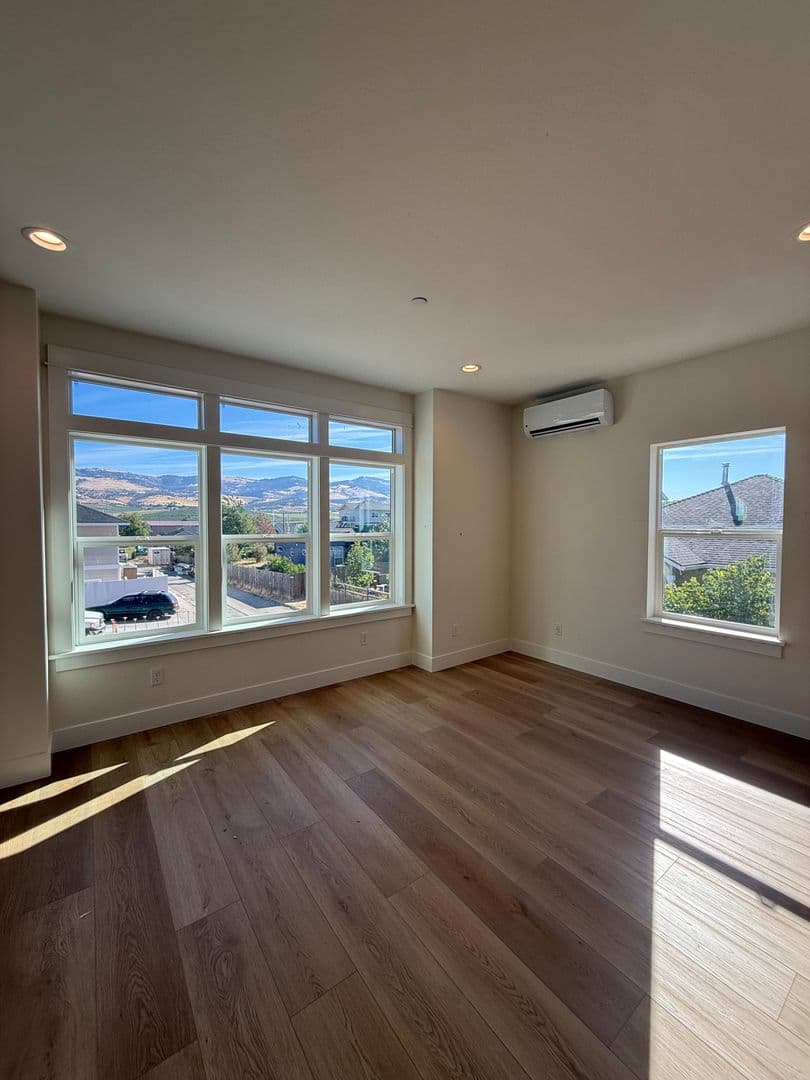 Talent Apartment: 615 Talent Ave. A