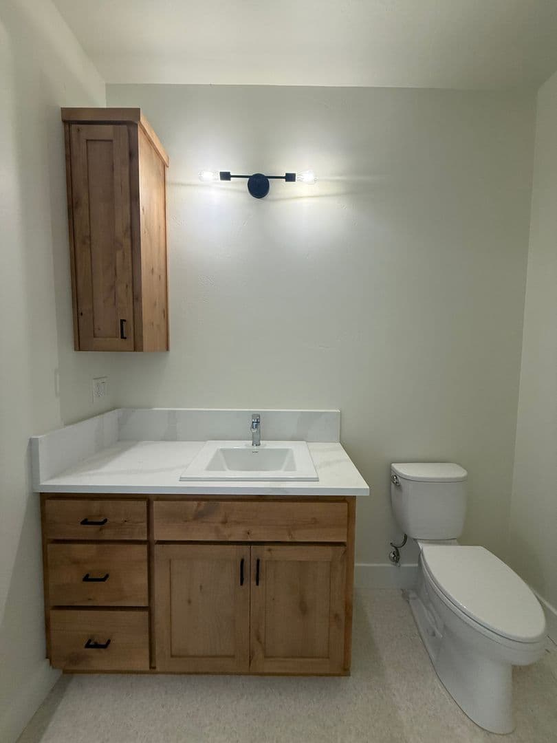 Talent Apartment: 615 Talent Ave. A