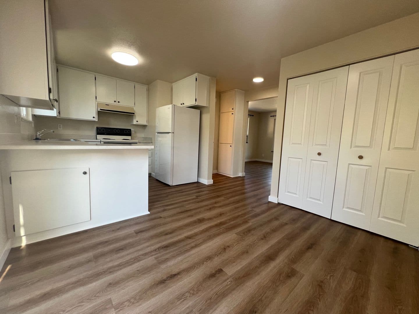 Ashland Apartment: 1069 E Main St