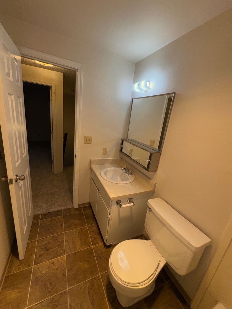Ashland Apartment: 133 Gresham St - B