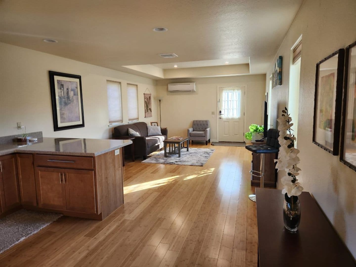 Ashland Apartment: 1280 Oak St - Miranda Carriage House #1
