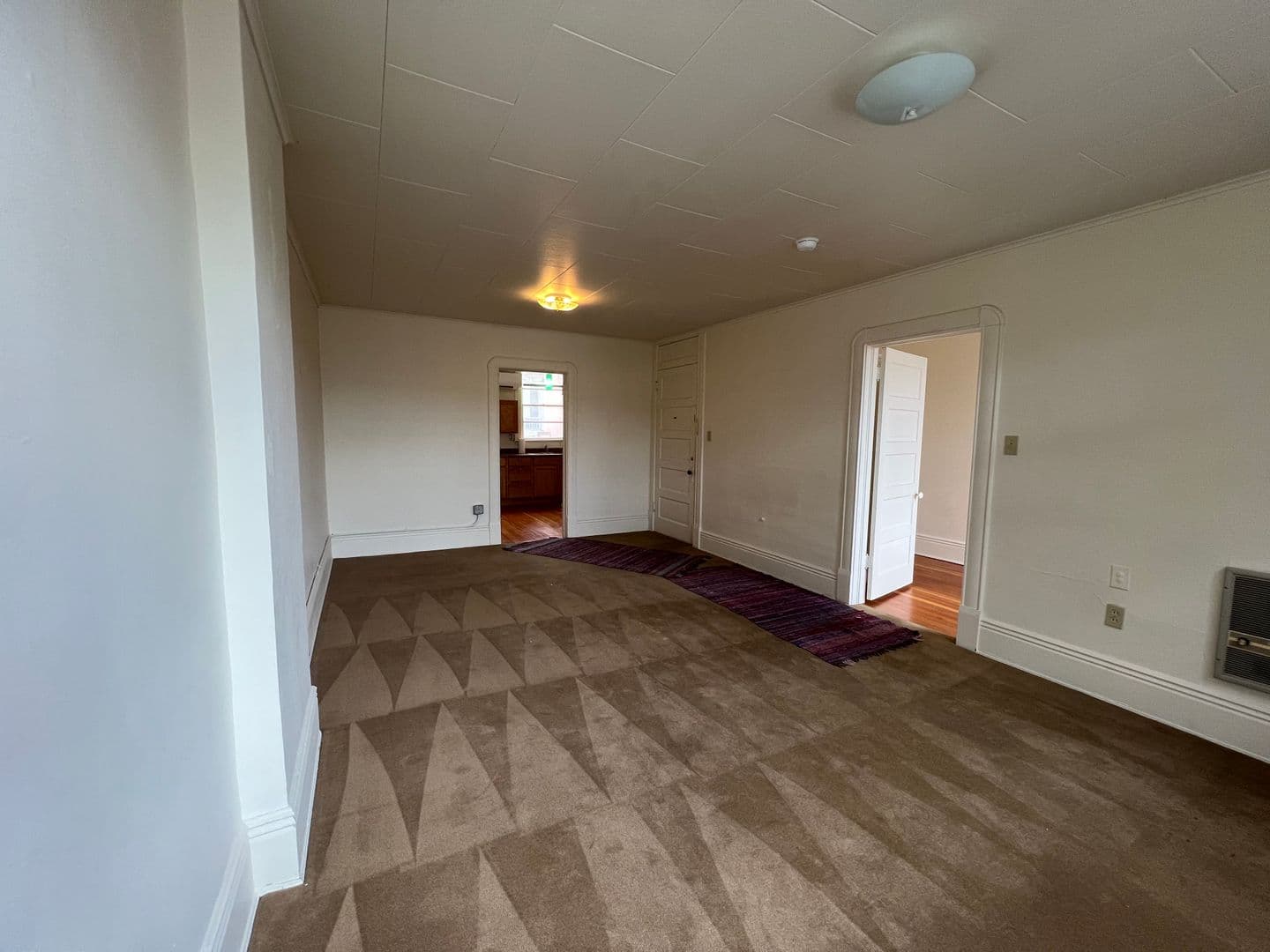 Ashland House: 13 N Main St #3