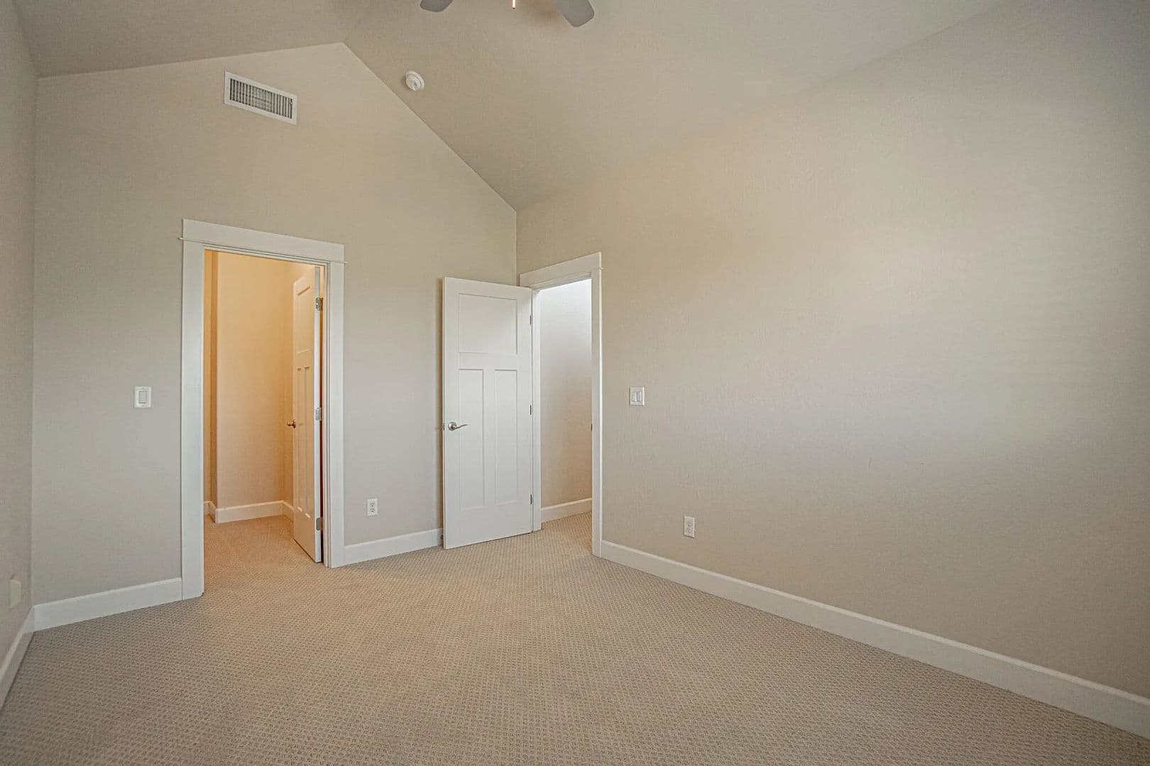 Ashland Townhome: 955 Camelot Dr