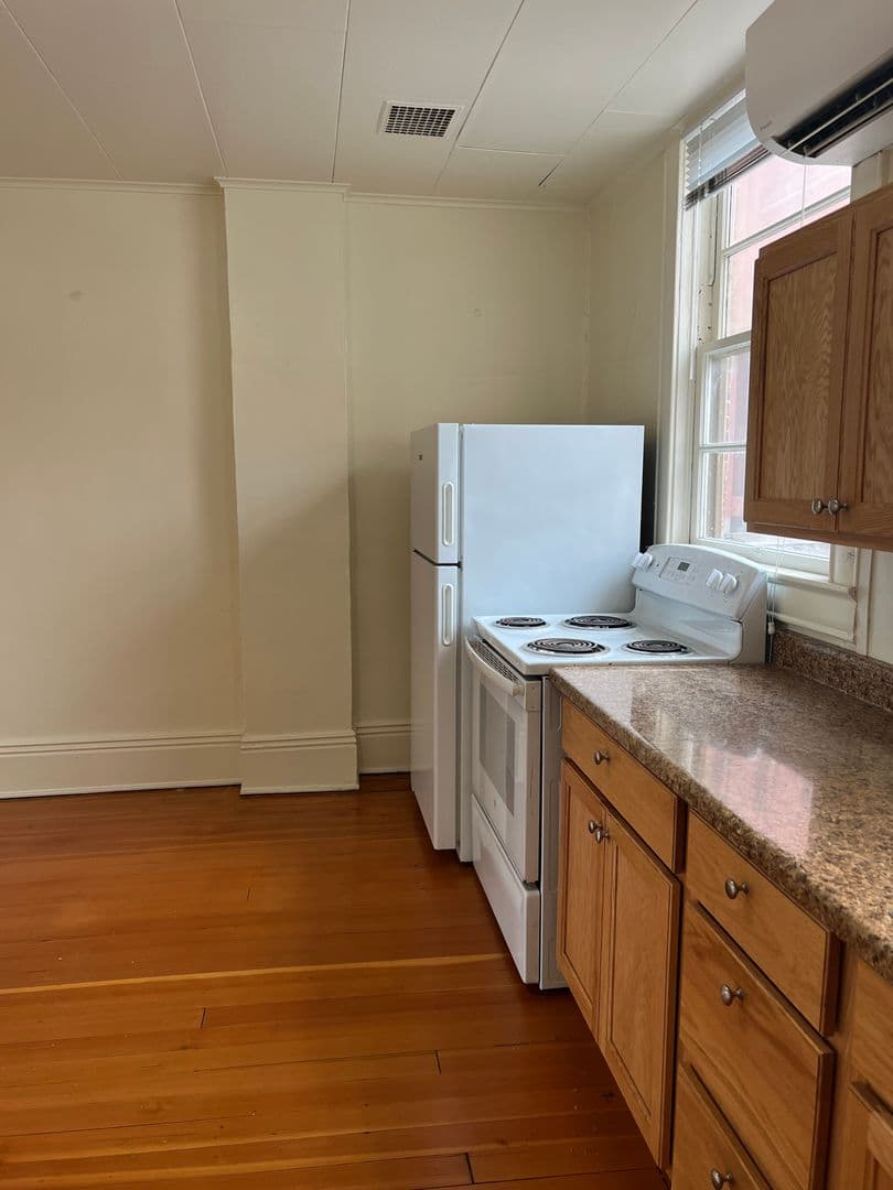 Ashland House: 13 N Main St #3