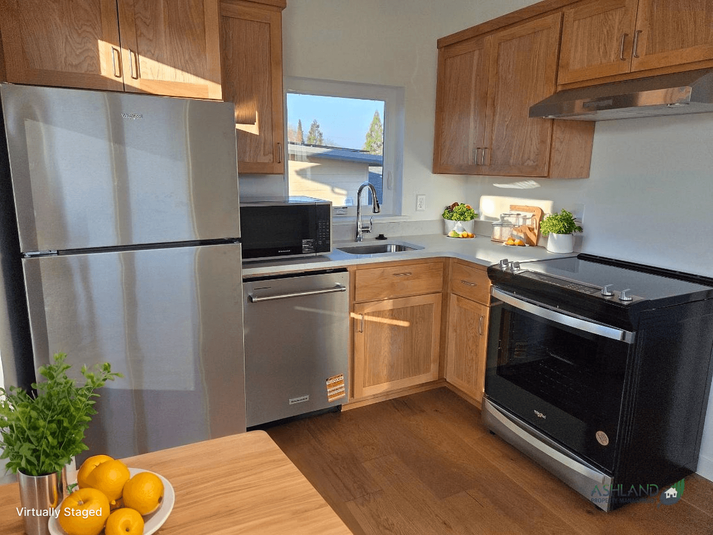Ashland House: 1285 Hagen Way