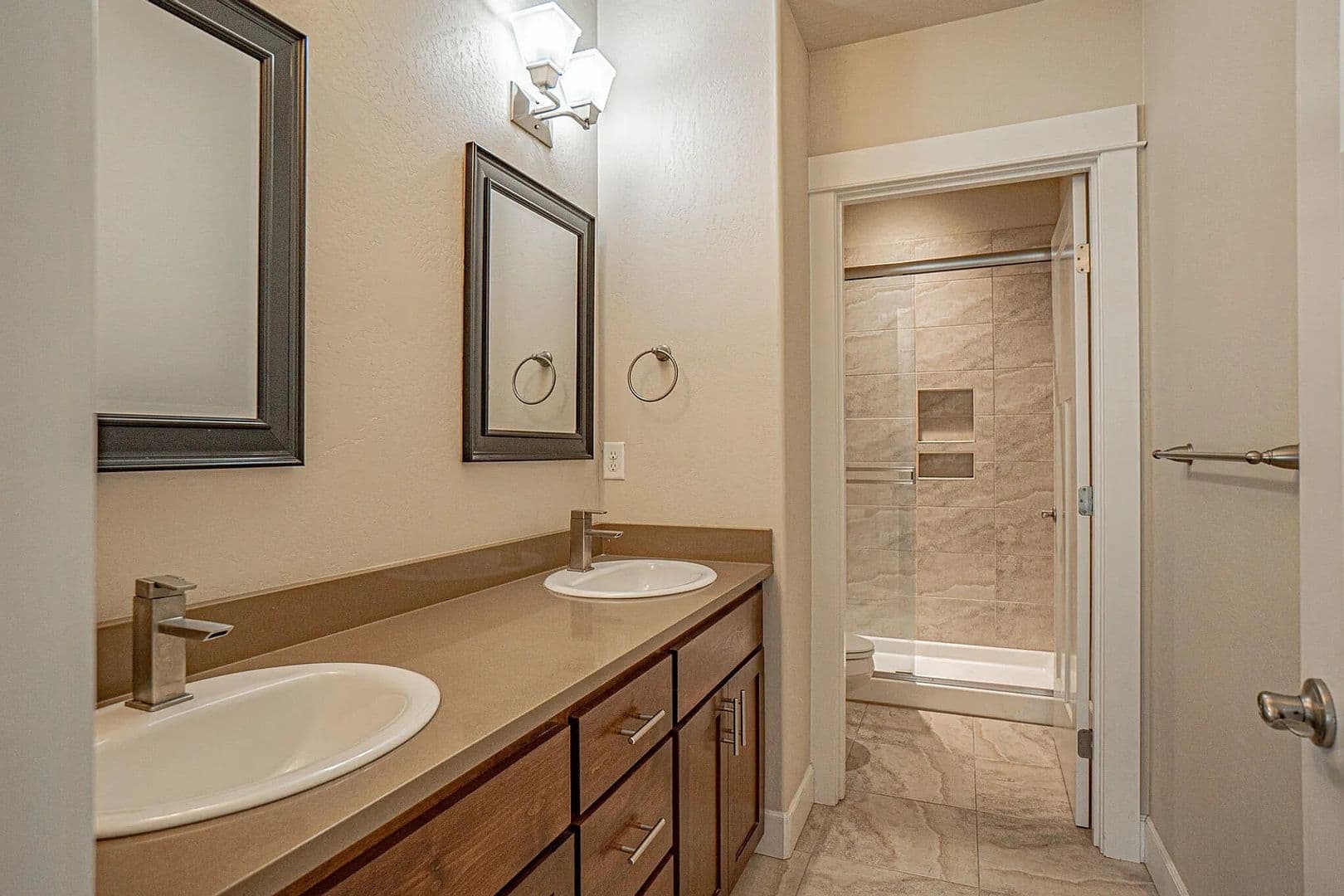 Ashland Townhome: 955 Camelot Dr