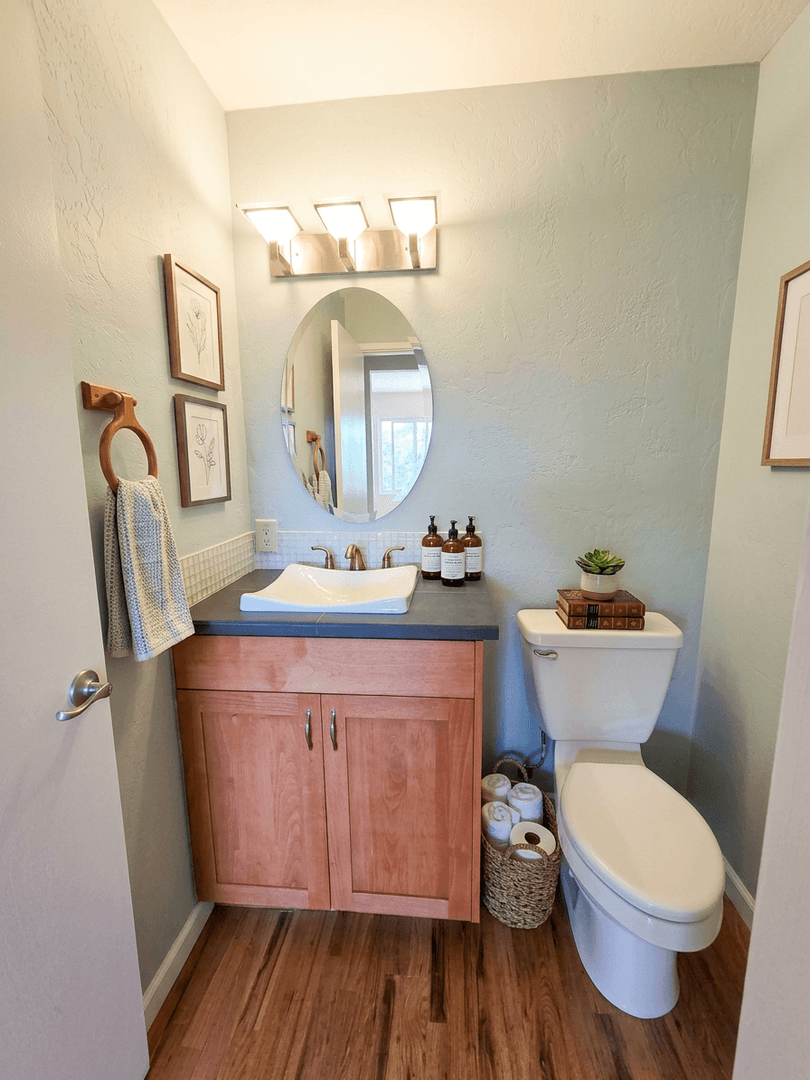 Ashland House: 495 Jennifer St