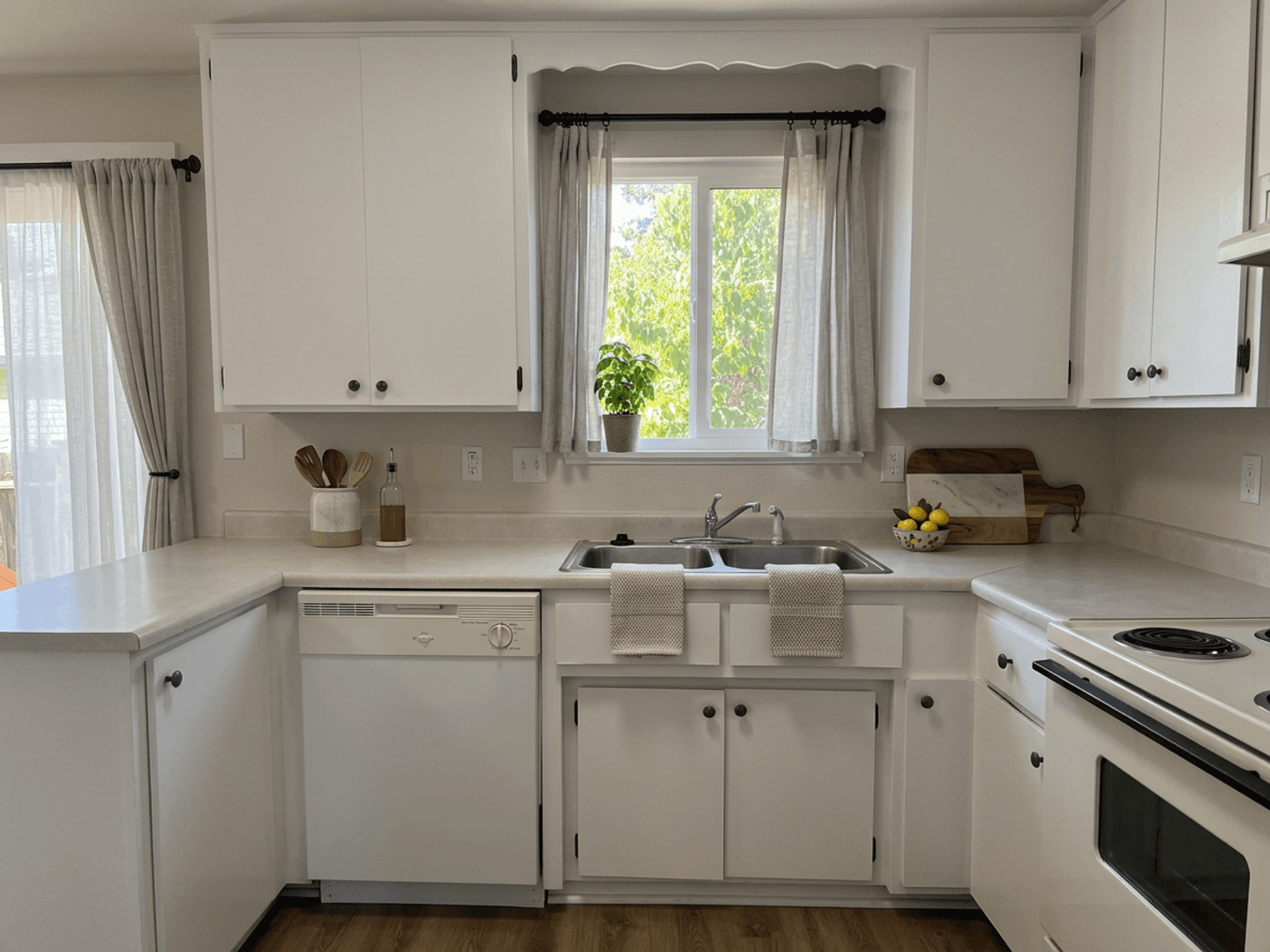 Ashland Apartment: 1069 E Main St