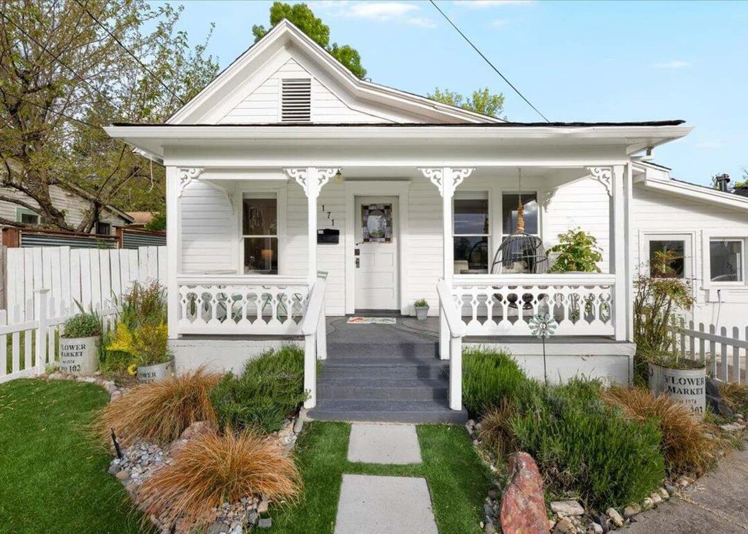 Ashland House: 171 Helman St