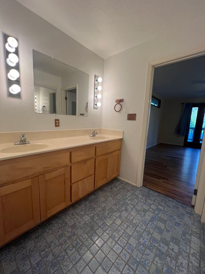 Ashland House: 840 Harmony Lane