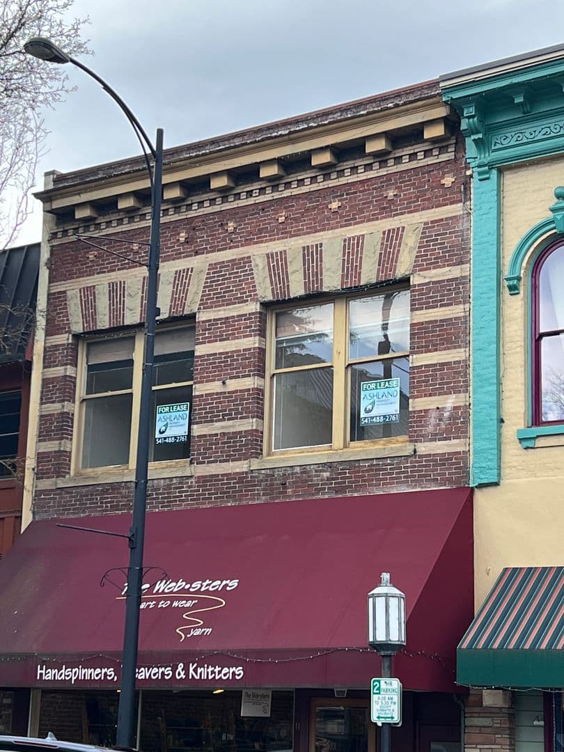 Ashland House: 13 N Main St #3