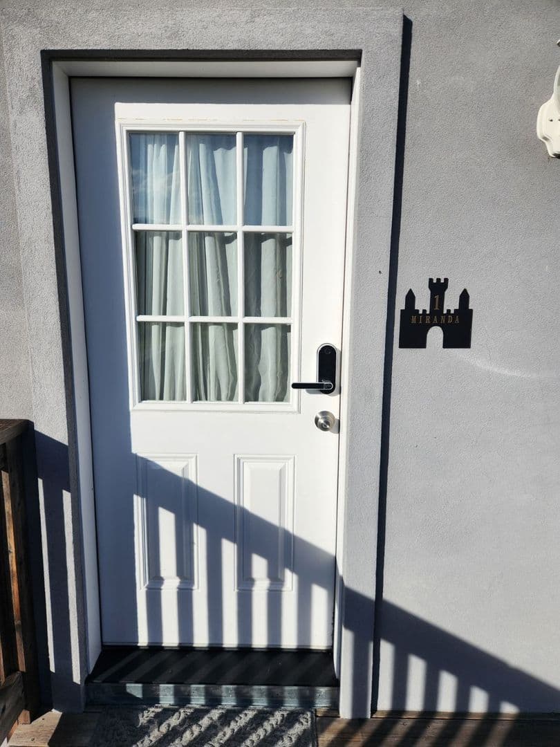 Ashland Apartment: 1280 Oak St - Miranda Carriage House #1