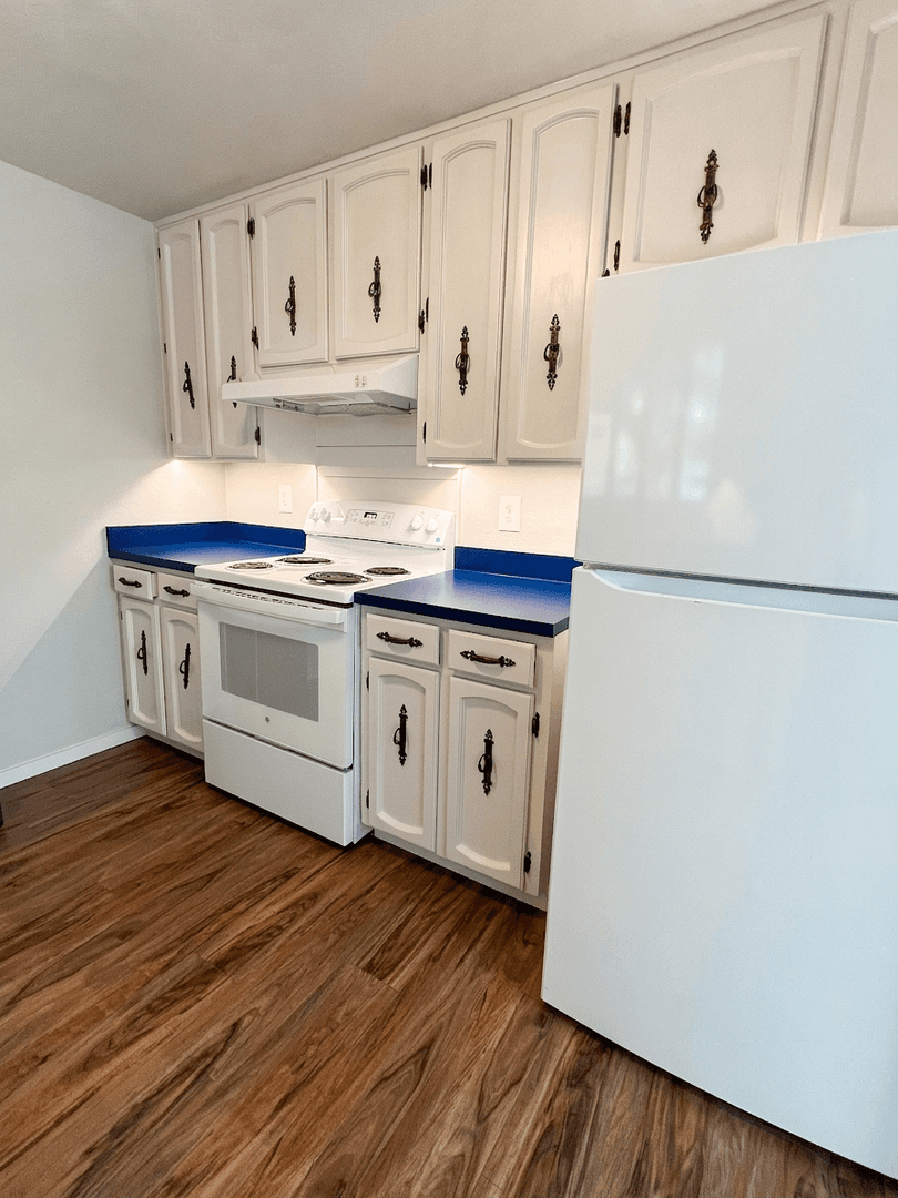 Ashland Apartment: 373 Iowa St