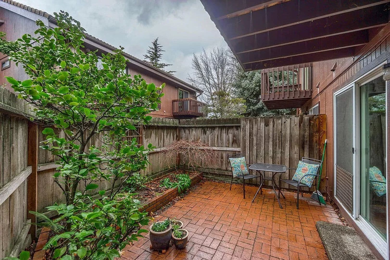 Ashland House: 163 E Hersey St