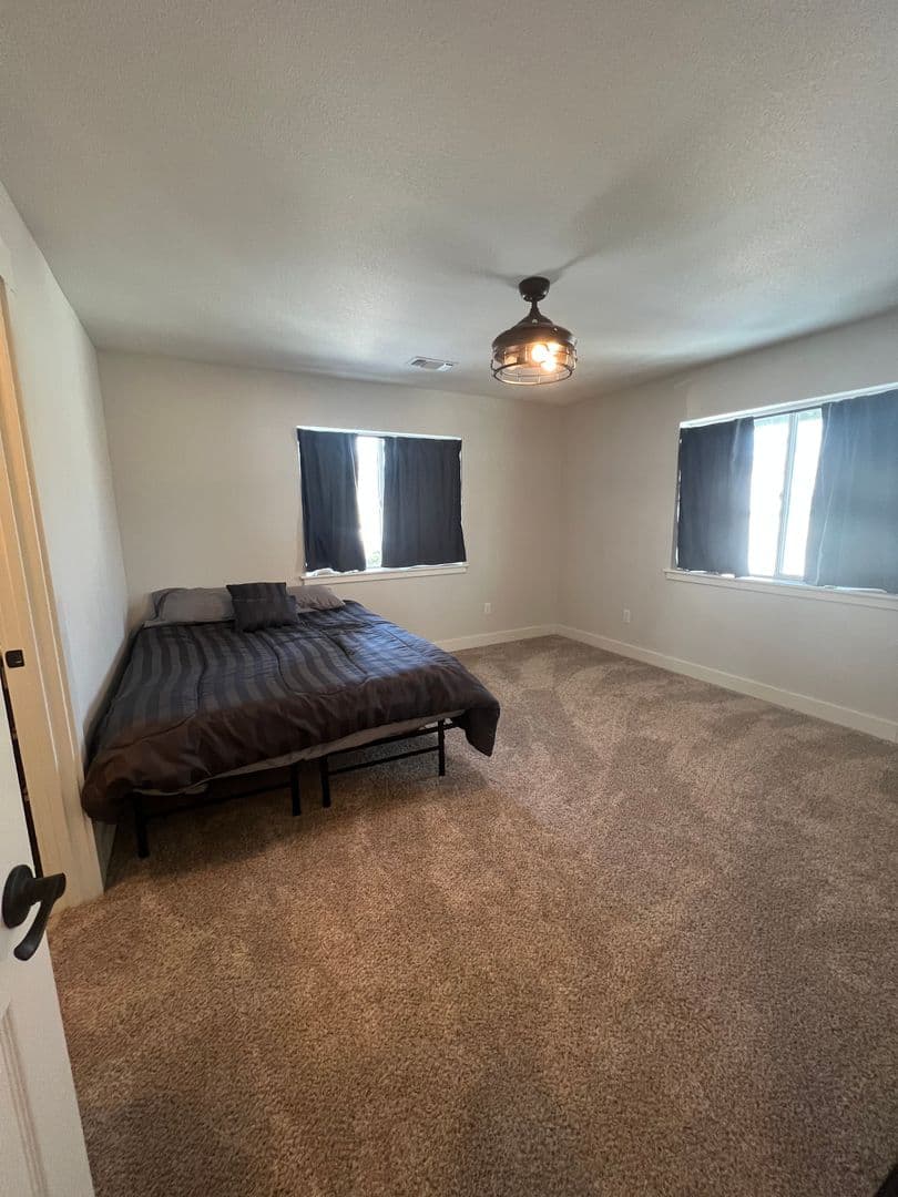 Ashland Apartment: 878 Siskiyou Blvd