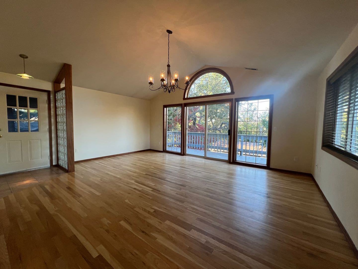 Ashland House: 250 Sheridan St
