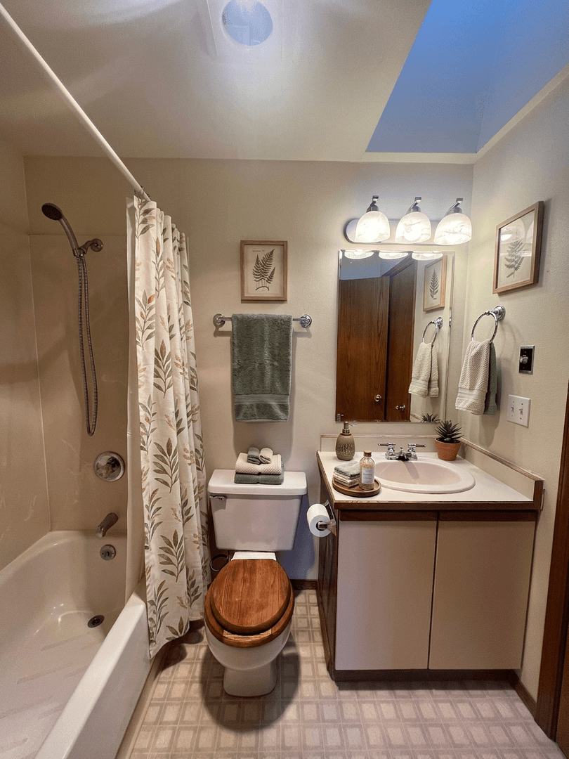 Ashland House: 250 Sheridan St