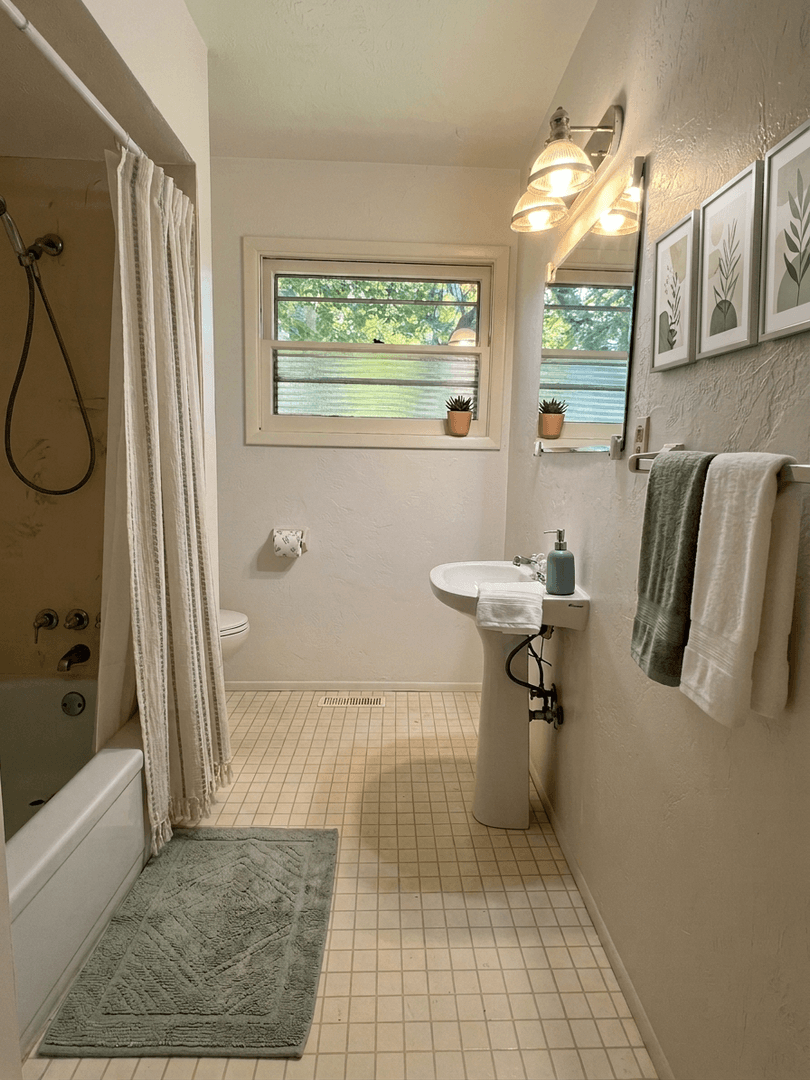 Ashland House: 840 Harmony Lane