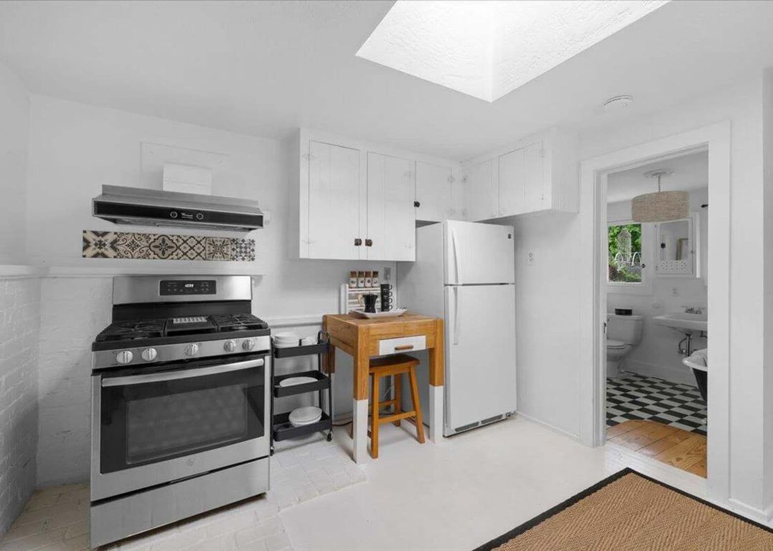 Ashland House: 171 Helman St