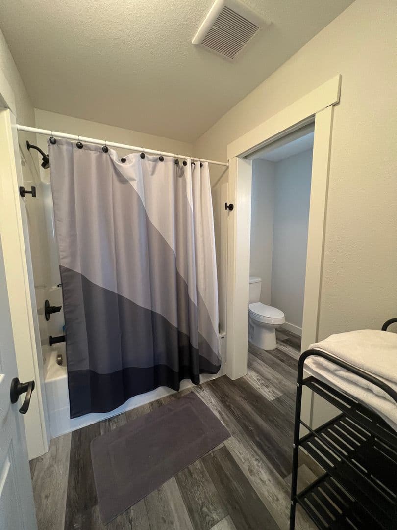 Ashland Apartment: 878 Siskiyou Blvd