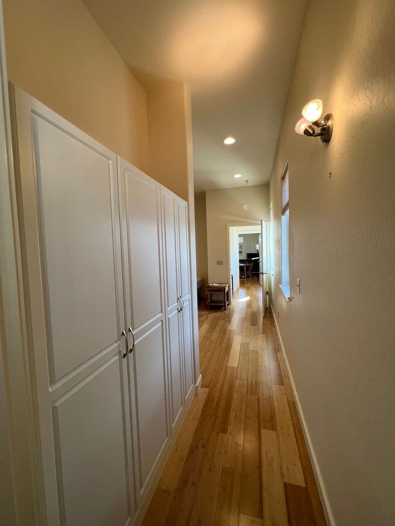 Ashland Apartment: 1280 Oak St - Rosalind Carriage House #2