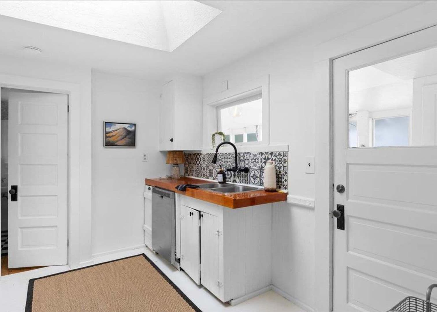 Ashland House: 171 Helman St