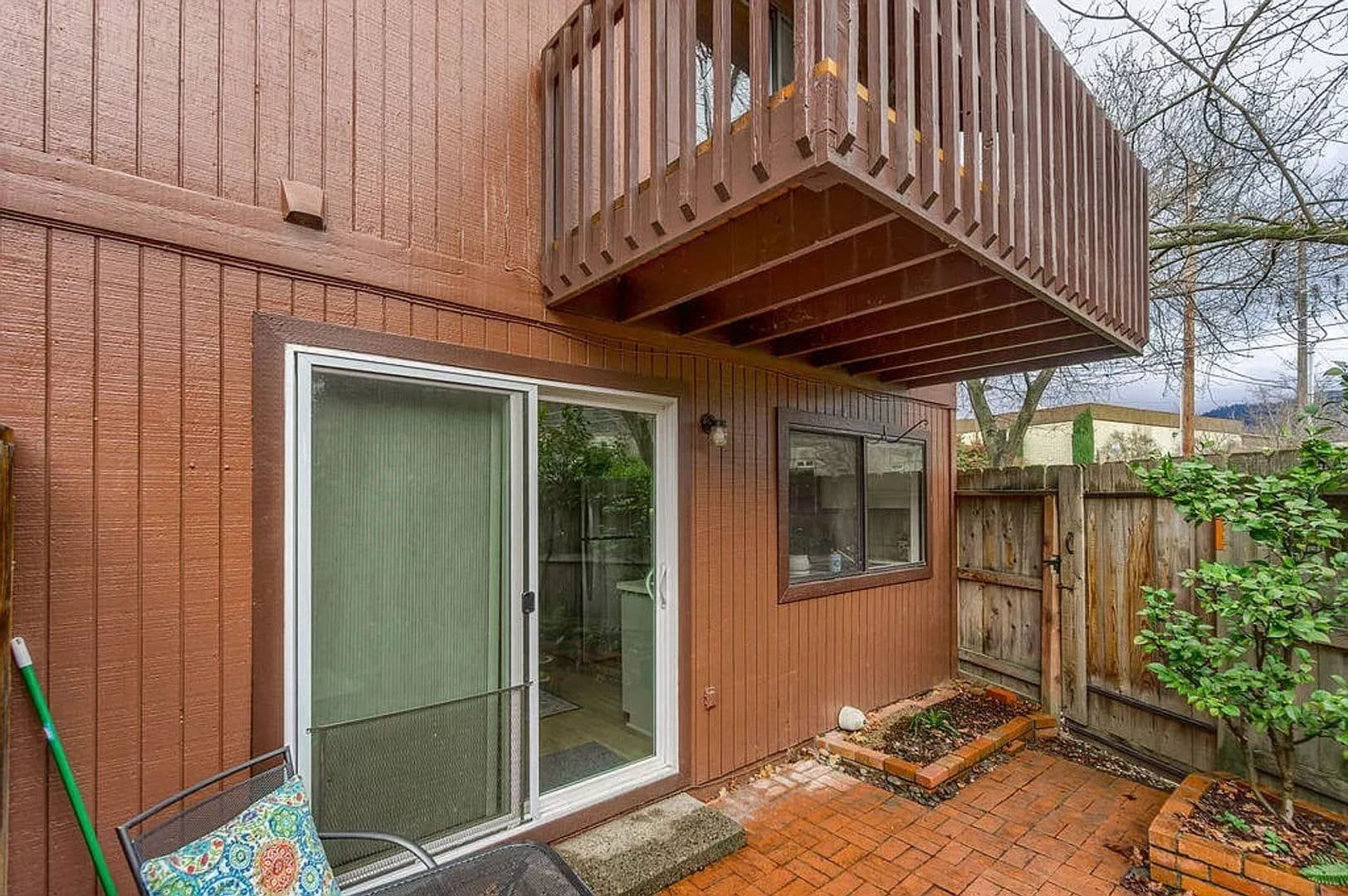 Ashland House: 163 E Hersey St