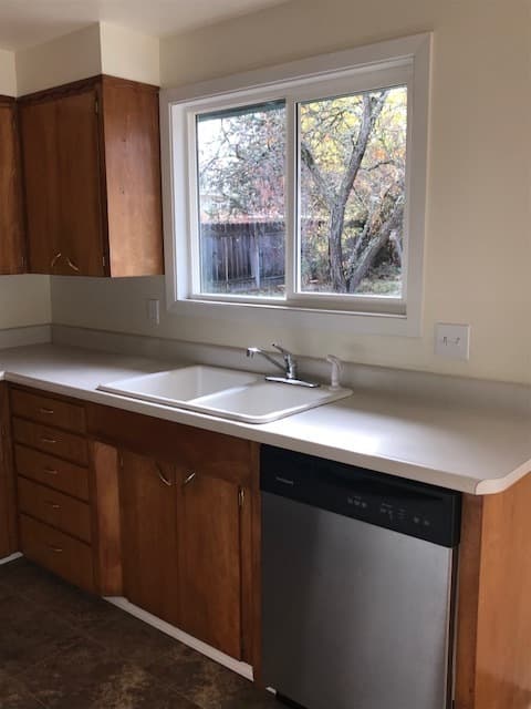 Ashland House: 212 W Nevada St