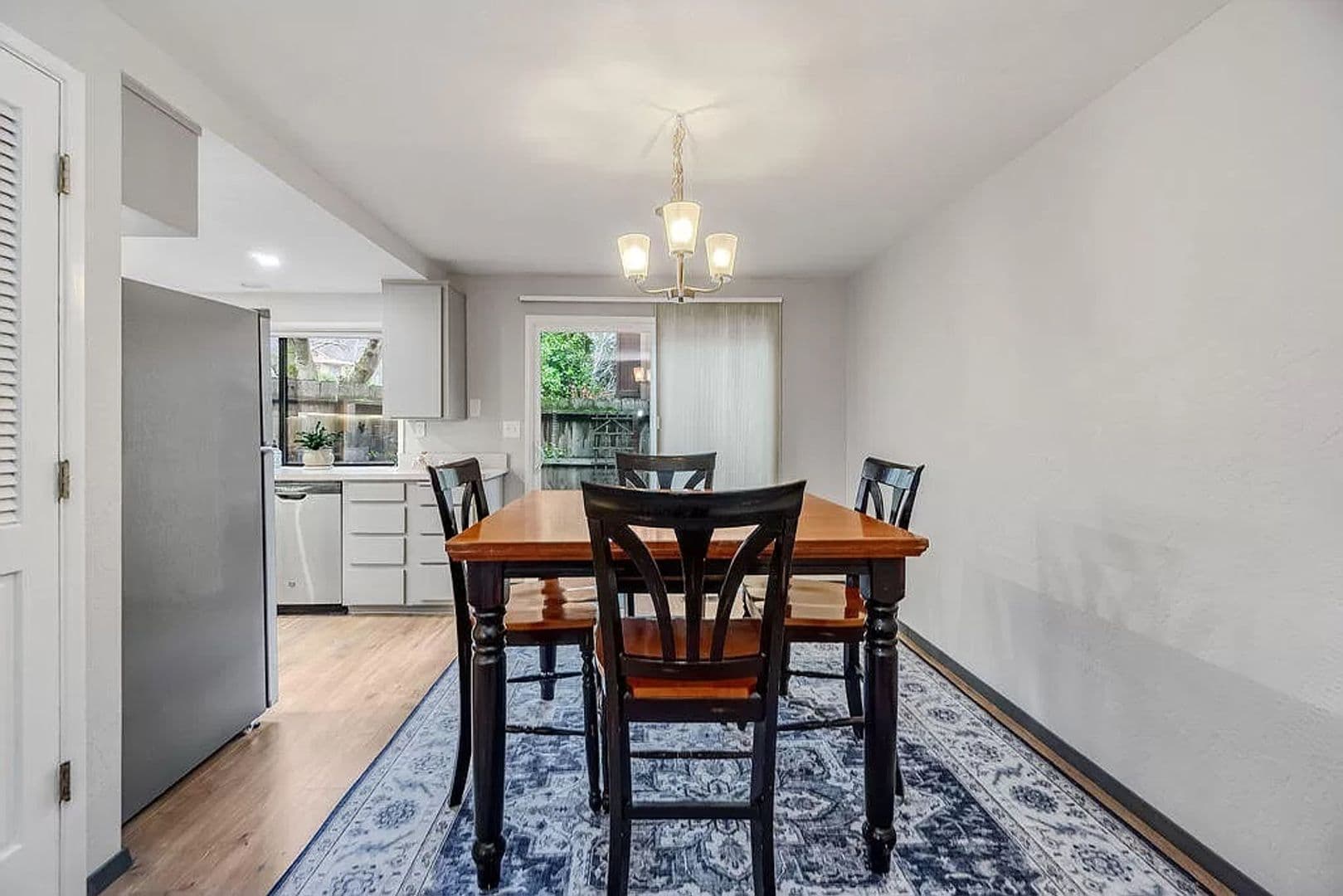 Ashland House: 163 E Hersey St