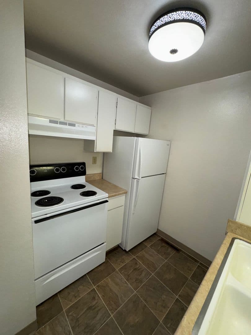 Ashland Apartment: 133 Gresham St - B