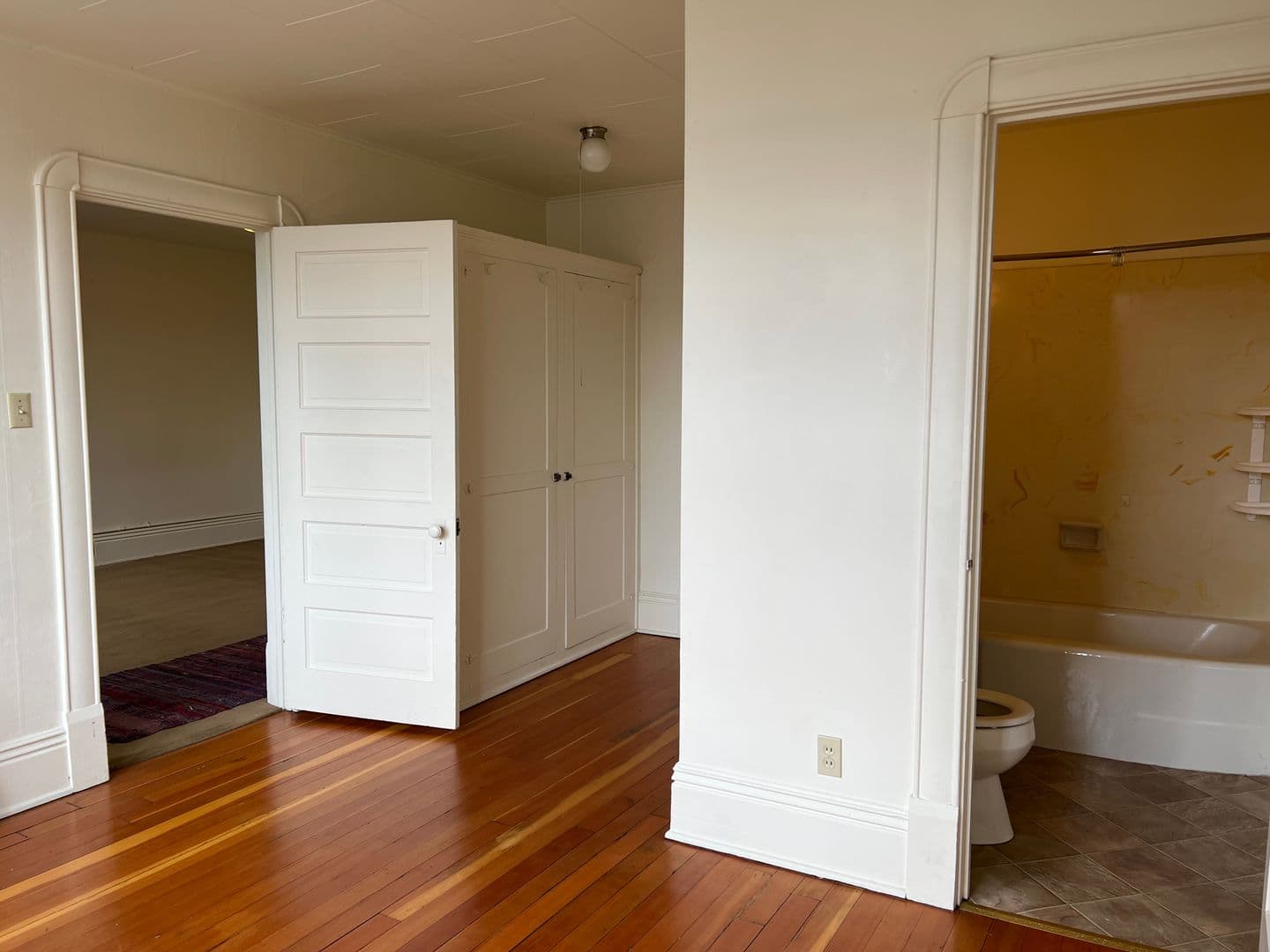 Ashland House: 13 N Main St #3