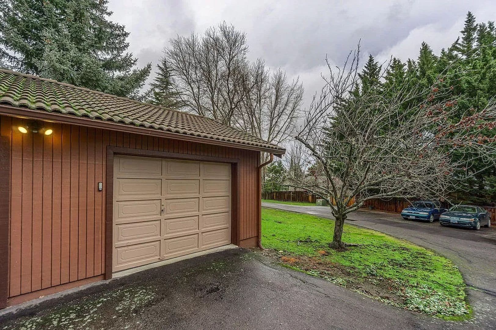 Ashland House: 163 E Hersey St