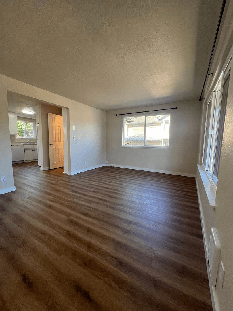 Ashland Apartment: 1069 E Main St