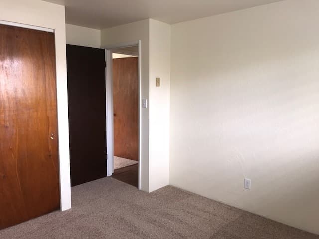 Ashland House: 212 W Nevada St