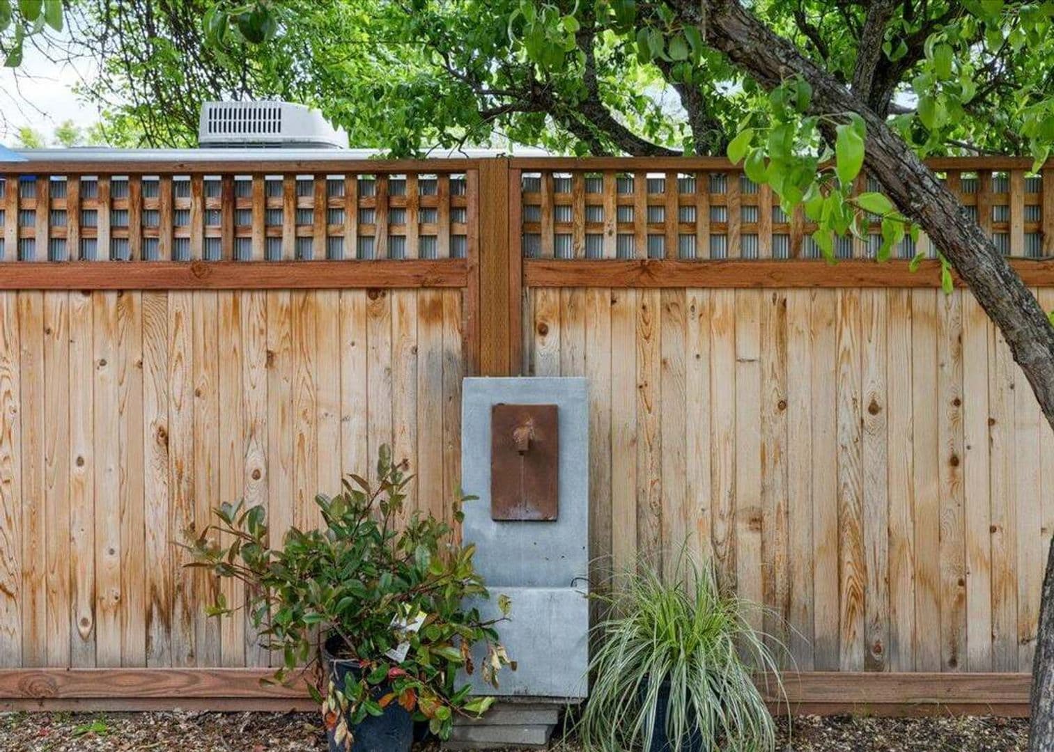 Ashland House: 171 Helman St