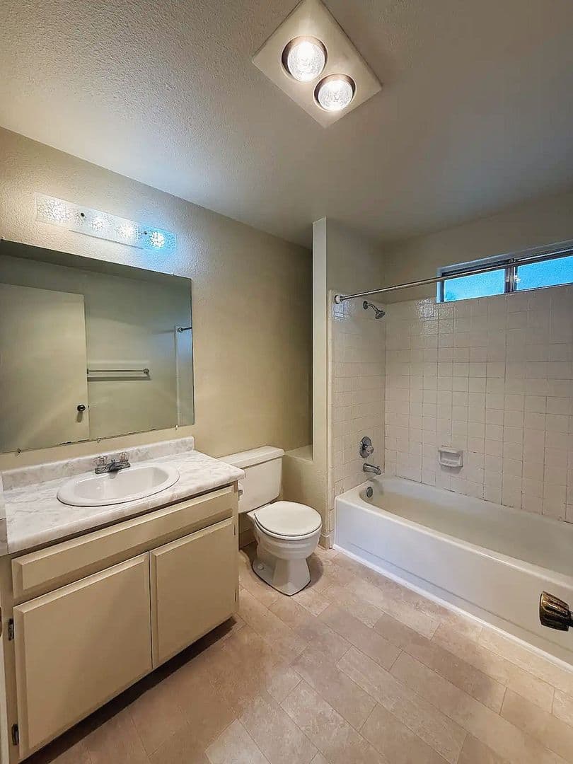 Ashland Apartment: 1276 Quincy St
