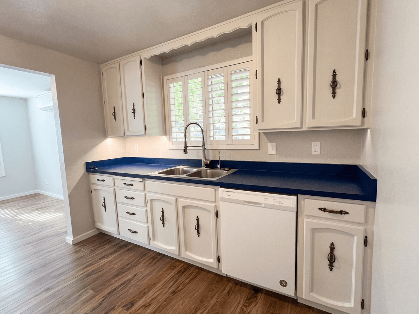 Ashland Apartment: 373 Iowa St