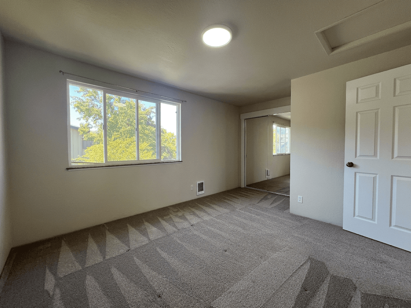 Ashland Apartment: 1069 E Main St