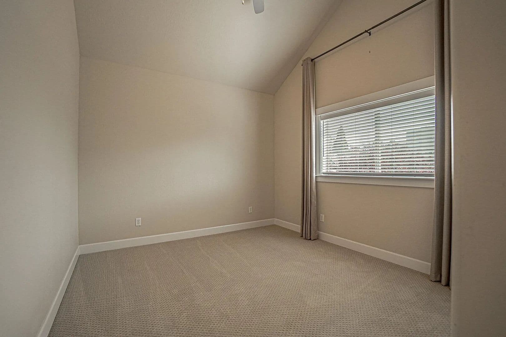 Ashland Townhome: 955 Camelot Dr