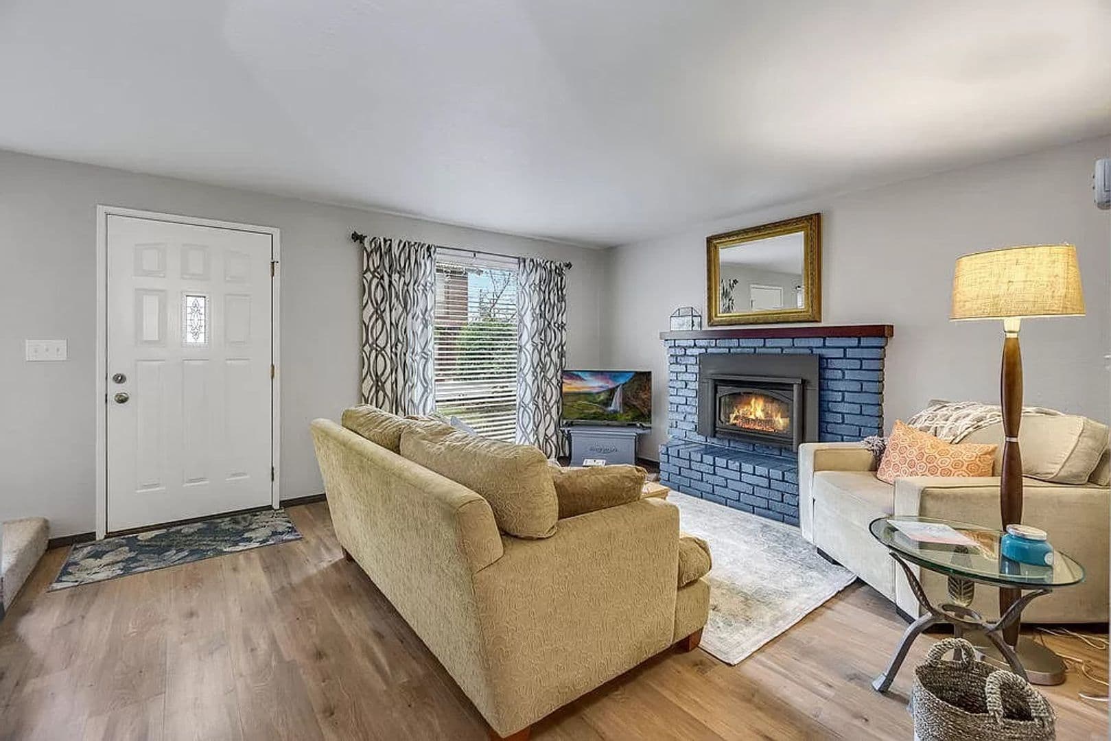 Ashland House: 163 E Hersey St