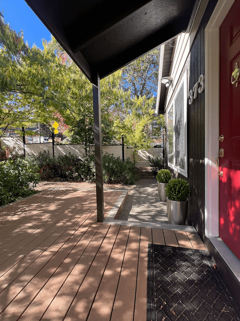 Ashland Apartment: 373 Iowa St