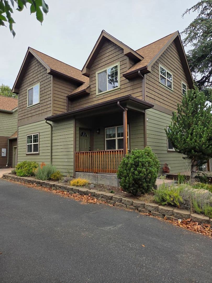 Ashland Townhome: 907 Bellview Ave