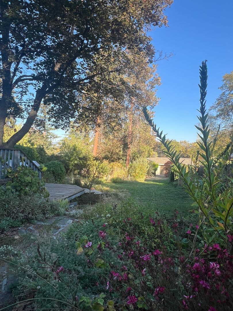 Ashland House: 840 Harmony Lane
