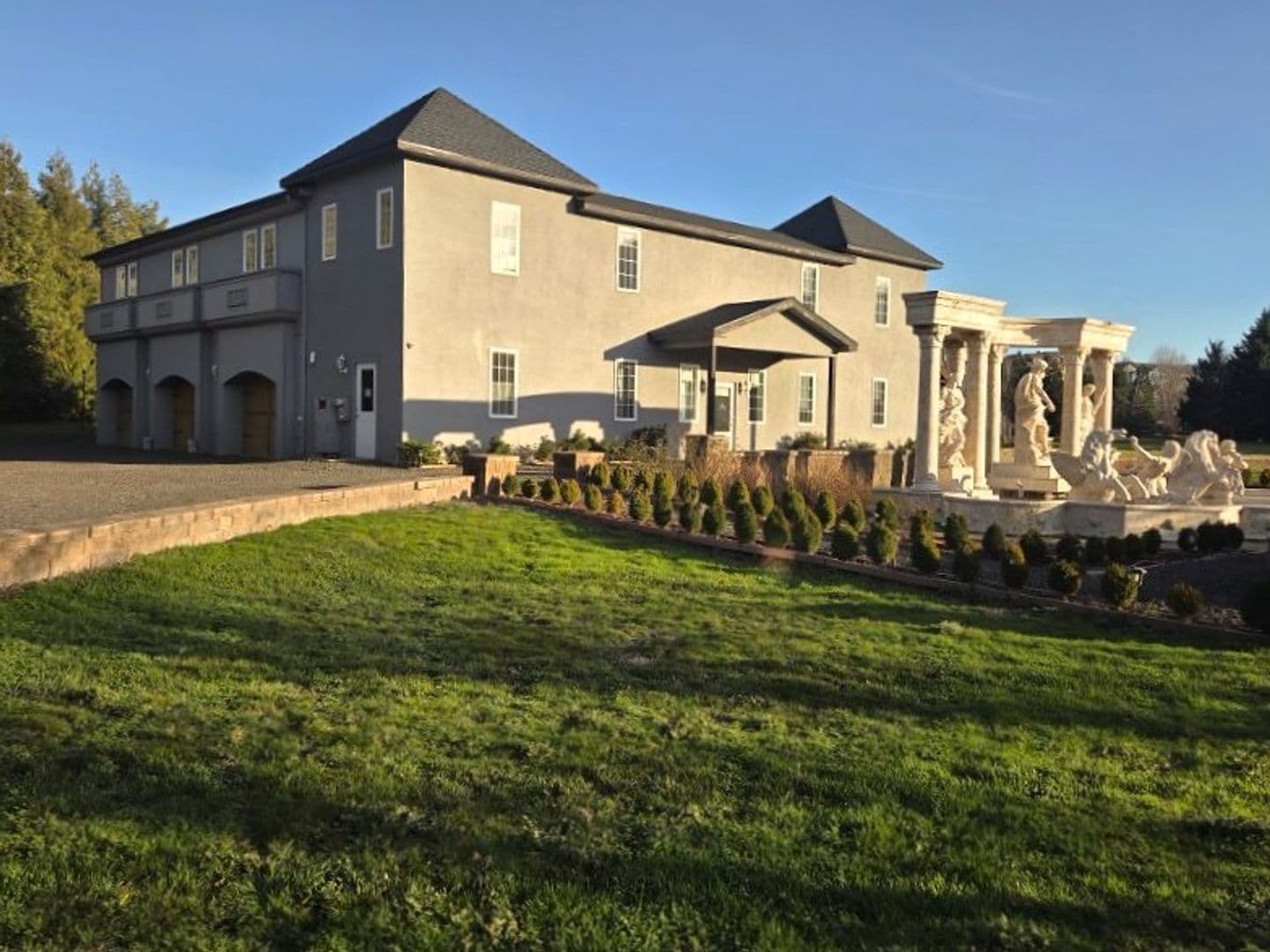 Ashland Apartment: 1280 Oak St - Rosalind Carriage House #2