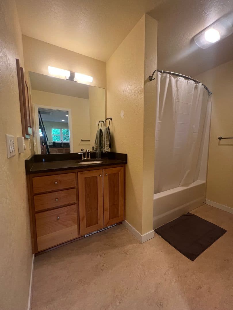 Ashland Apartment: 872 Siskiyou Blvd