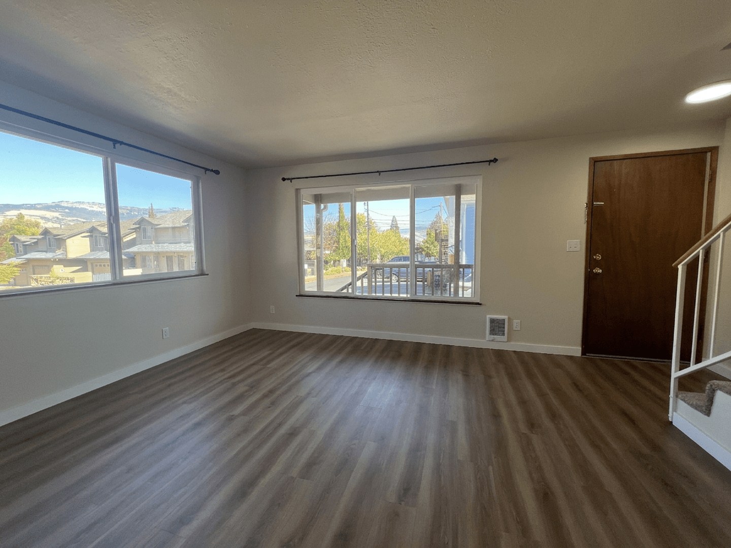 Ashland Apartment: 1069 E Main St